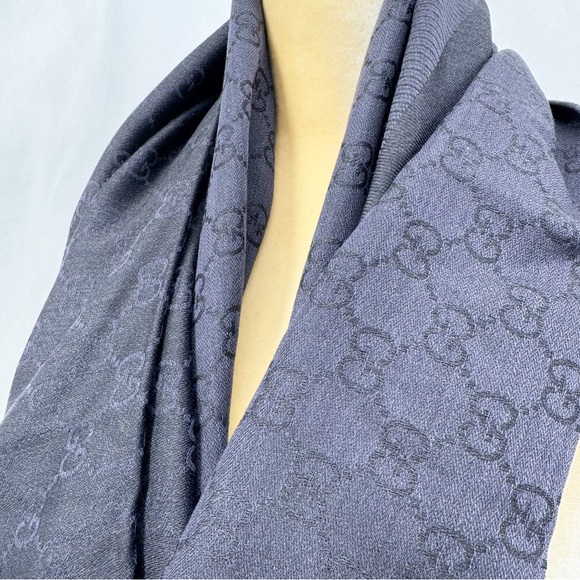 GUCCI scarf shawl GG Guccissima 140x140 cm wool silk 281942 Navy Black - Picture 4 of 16
